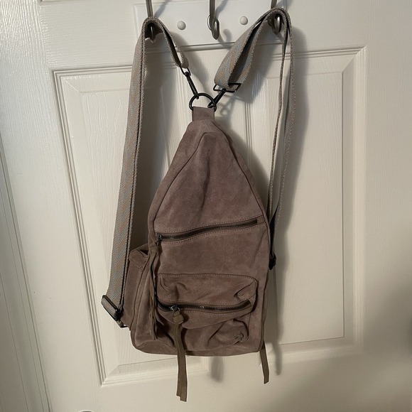 Free People Beige Tan Suede Sling Crossbody Bag Purse Backpack EUC - Picture 1 of 16